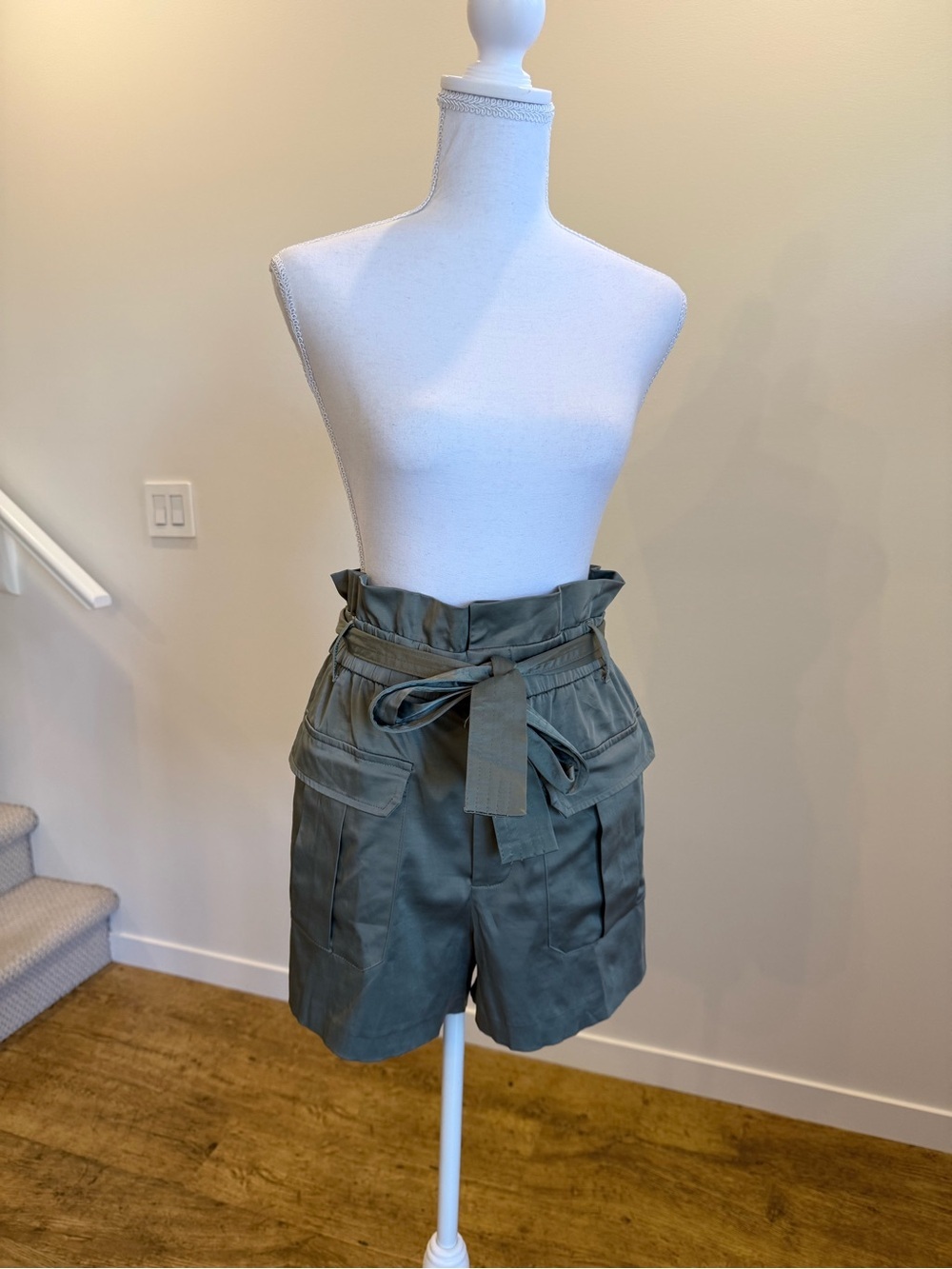 Zara High-Waist Paperbag Cargo Shorts Green Tailored Closet Staple size Large